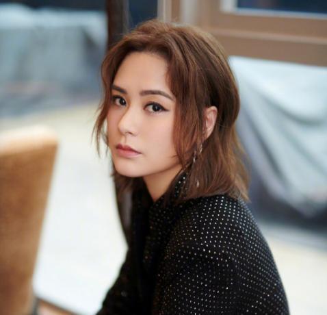 娱乐吃瓜头像图片女生,揭秘娱乐吃瓜头像中的魅力女生